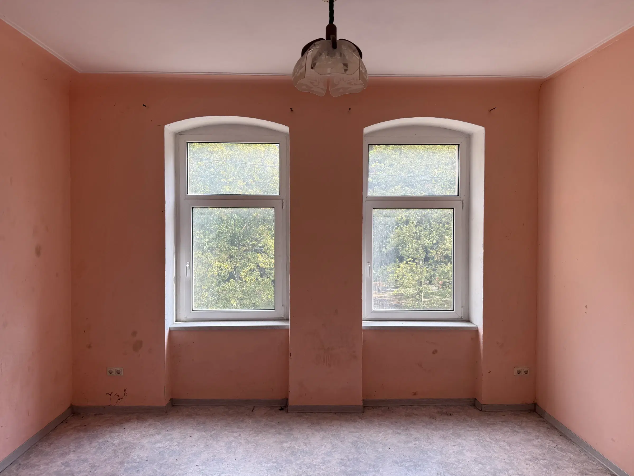 14 woningen (4 verhuurd, huursom = € 6.060,00) met 2.487 m² perceelgrootte, Zörbig, Leipzig – Duitsland