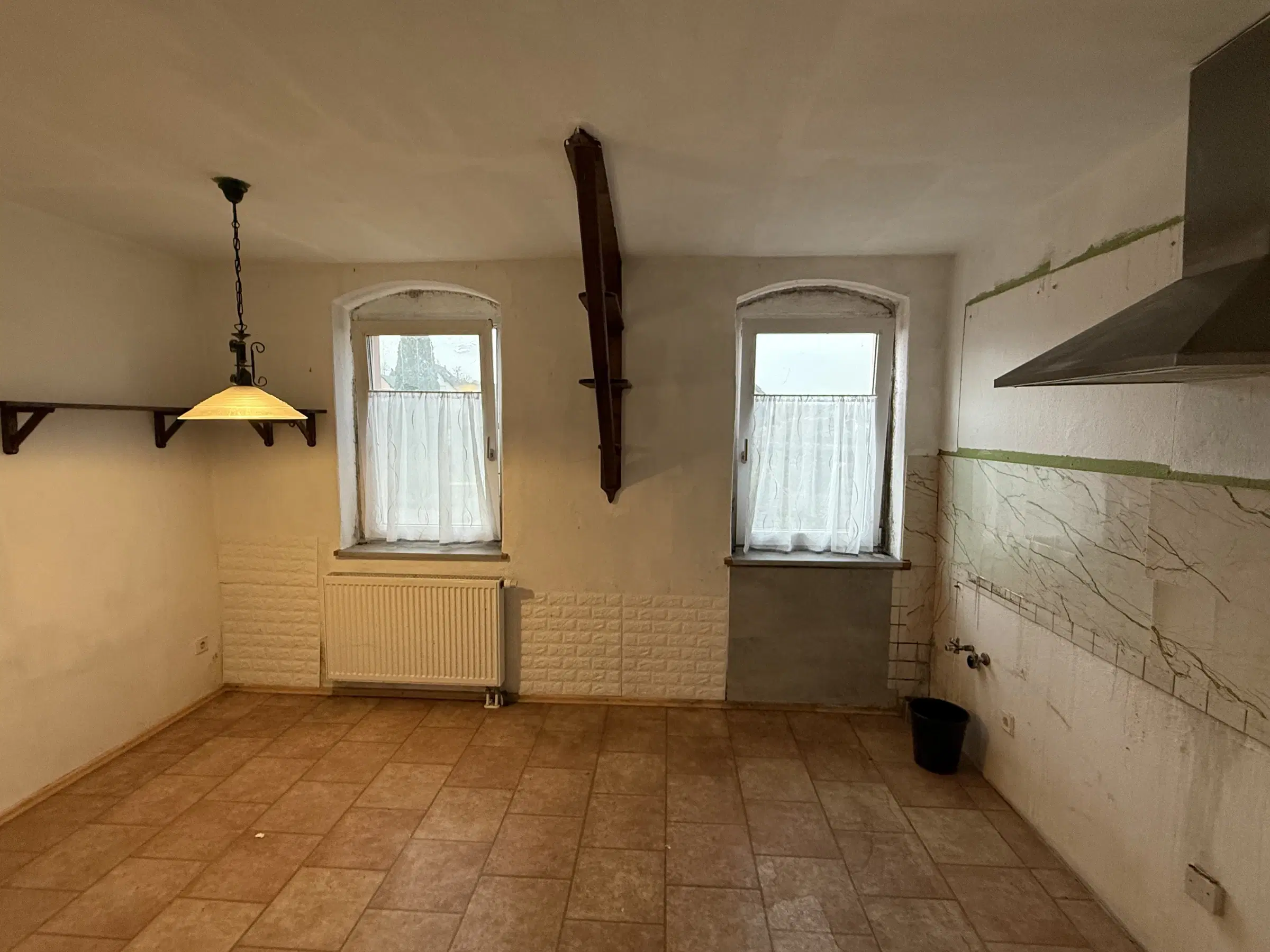 Villa met 3 wooneenheden en garages op 786 m² perceel in Waldheim - Duitsland