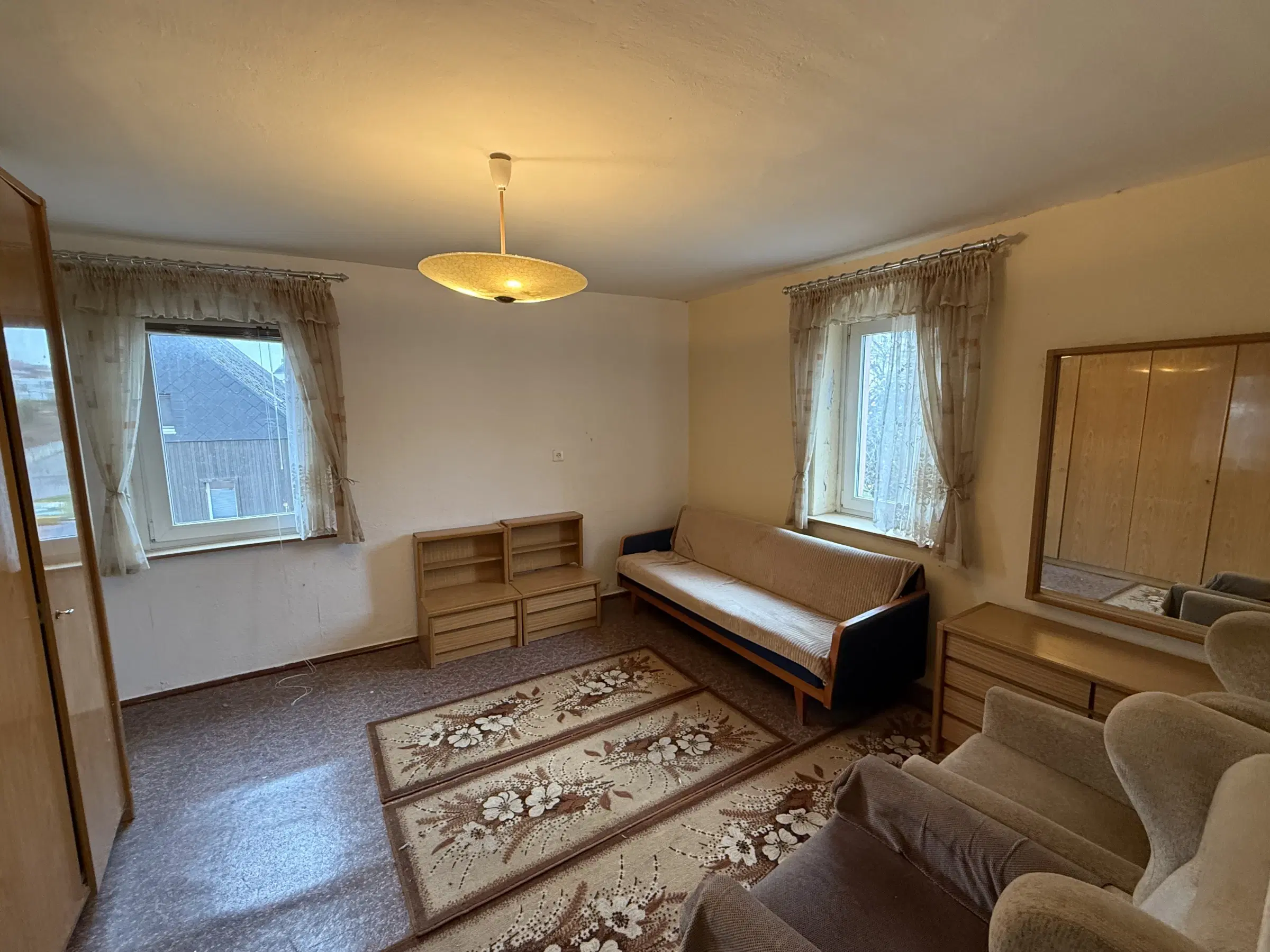 Villa met 3 wooneenheden en garages op 786 m² perceel in Waldheim - Duitsland