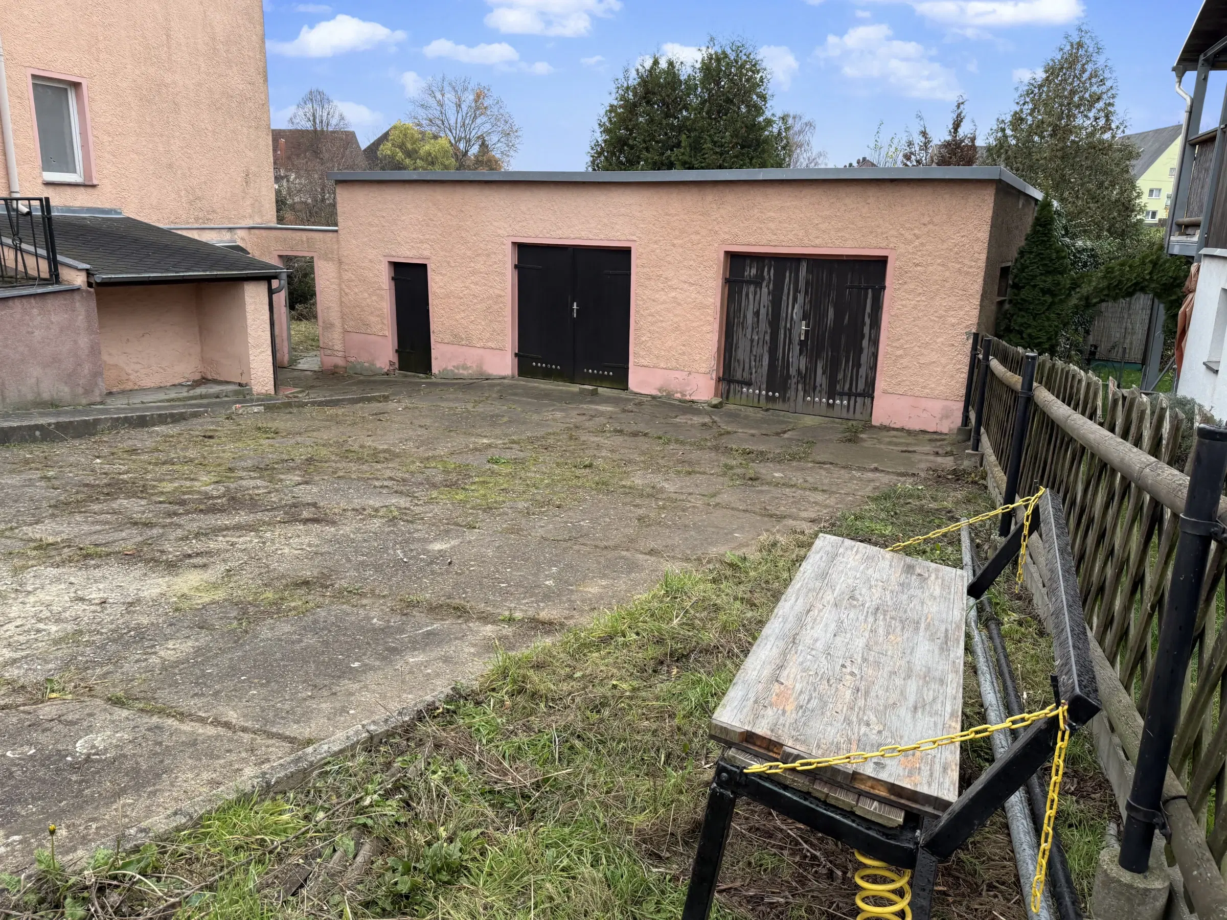 Villa met 3 wooneenheden en garages op 786 m² perceel in Waldheim - Duitsland