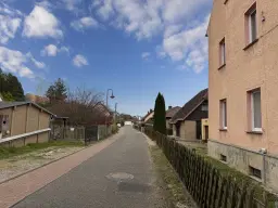 Villa met 3 wooneenheden en garages op 786 m² perceel in Waldheim - Duitsland