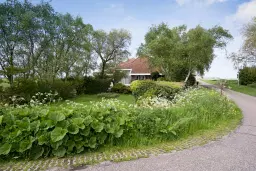 Stierop  1, De Woude