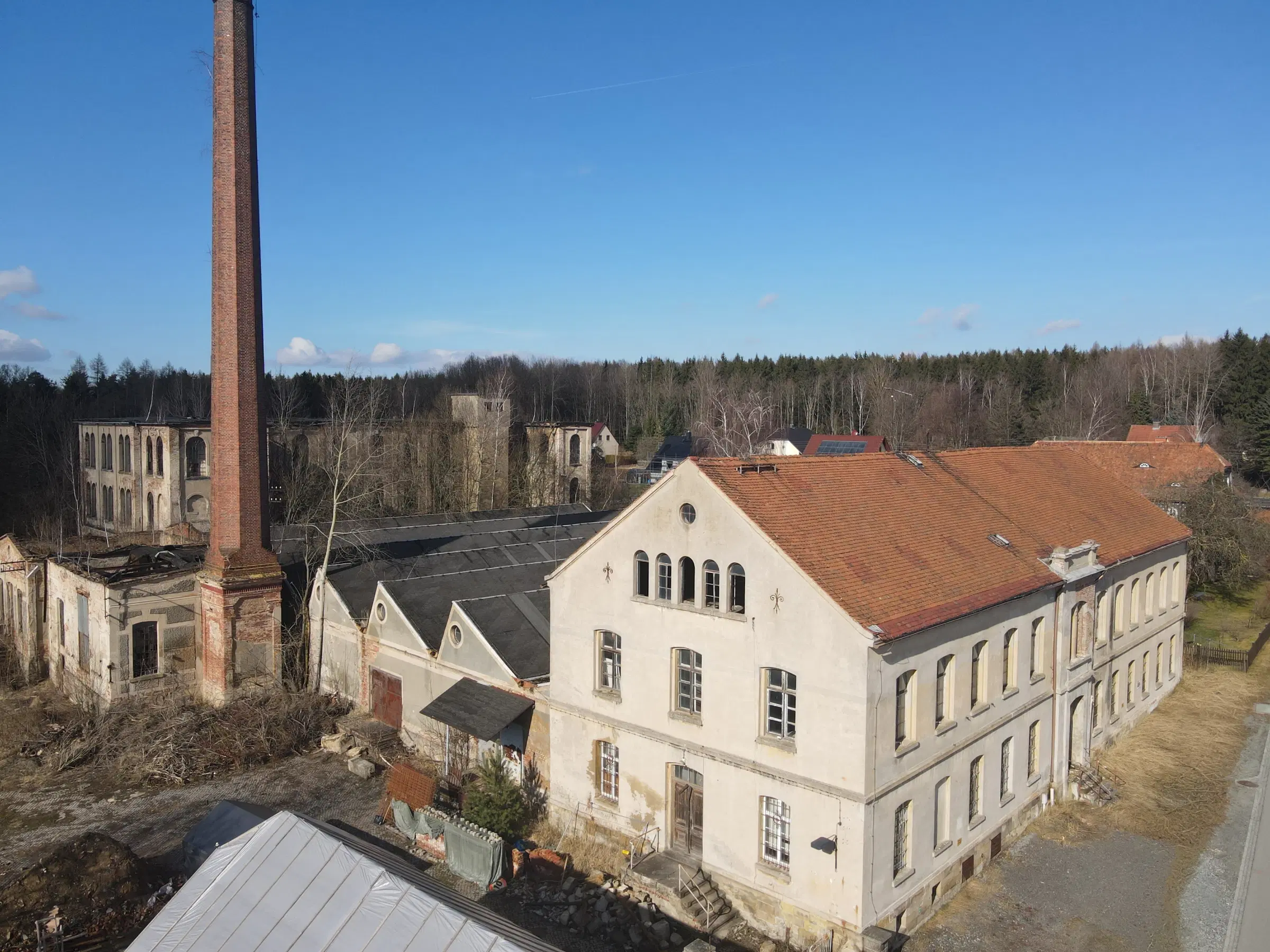 Voormalige textielfabriek op perceel van 5.493 m² - Walddorf- Duitsland