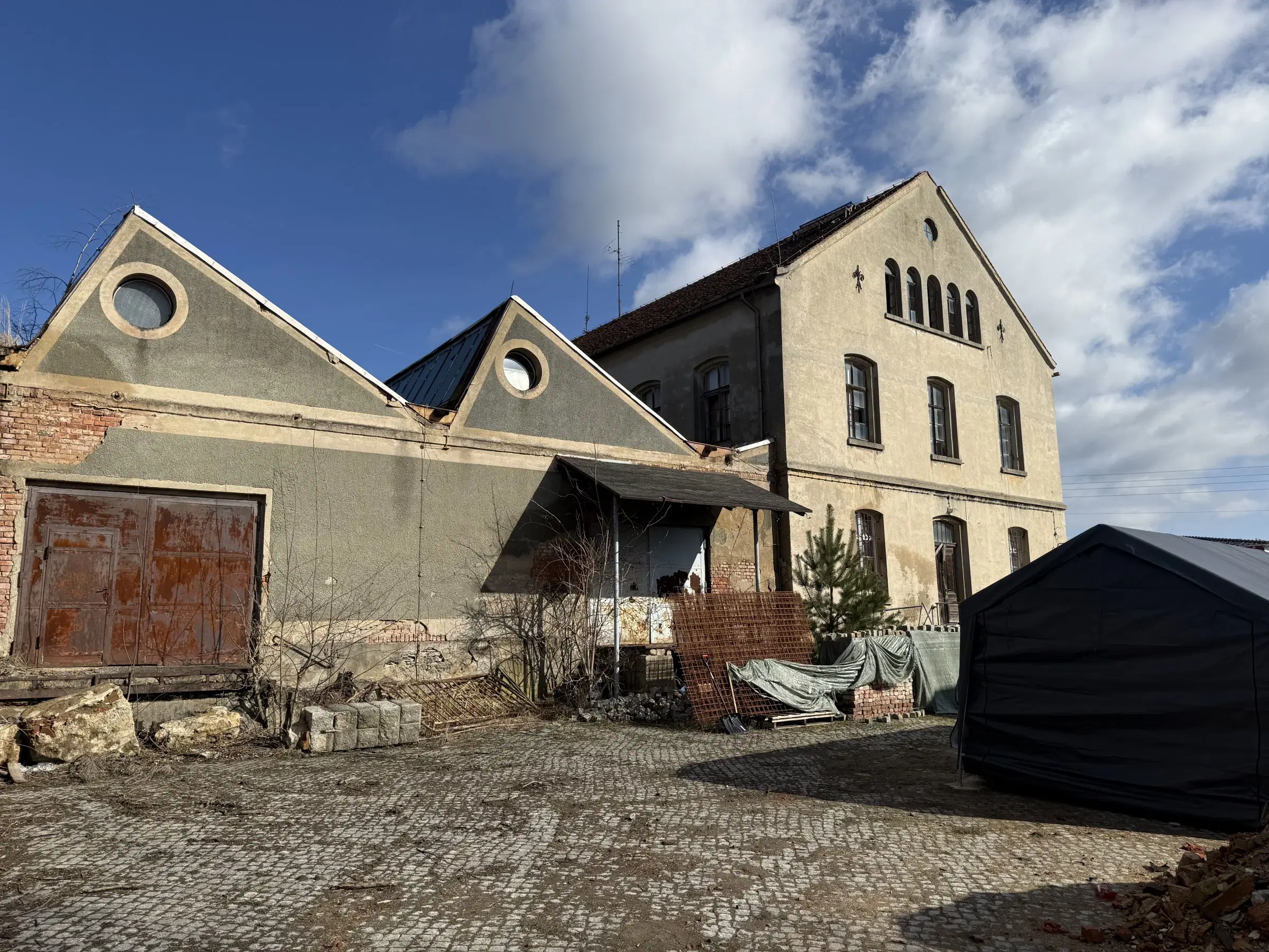 Voormalige textielfabriek op perceel van 5.493 m² - Walddorf- Duitsland