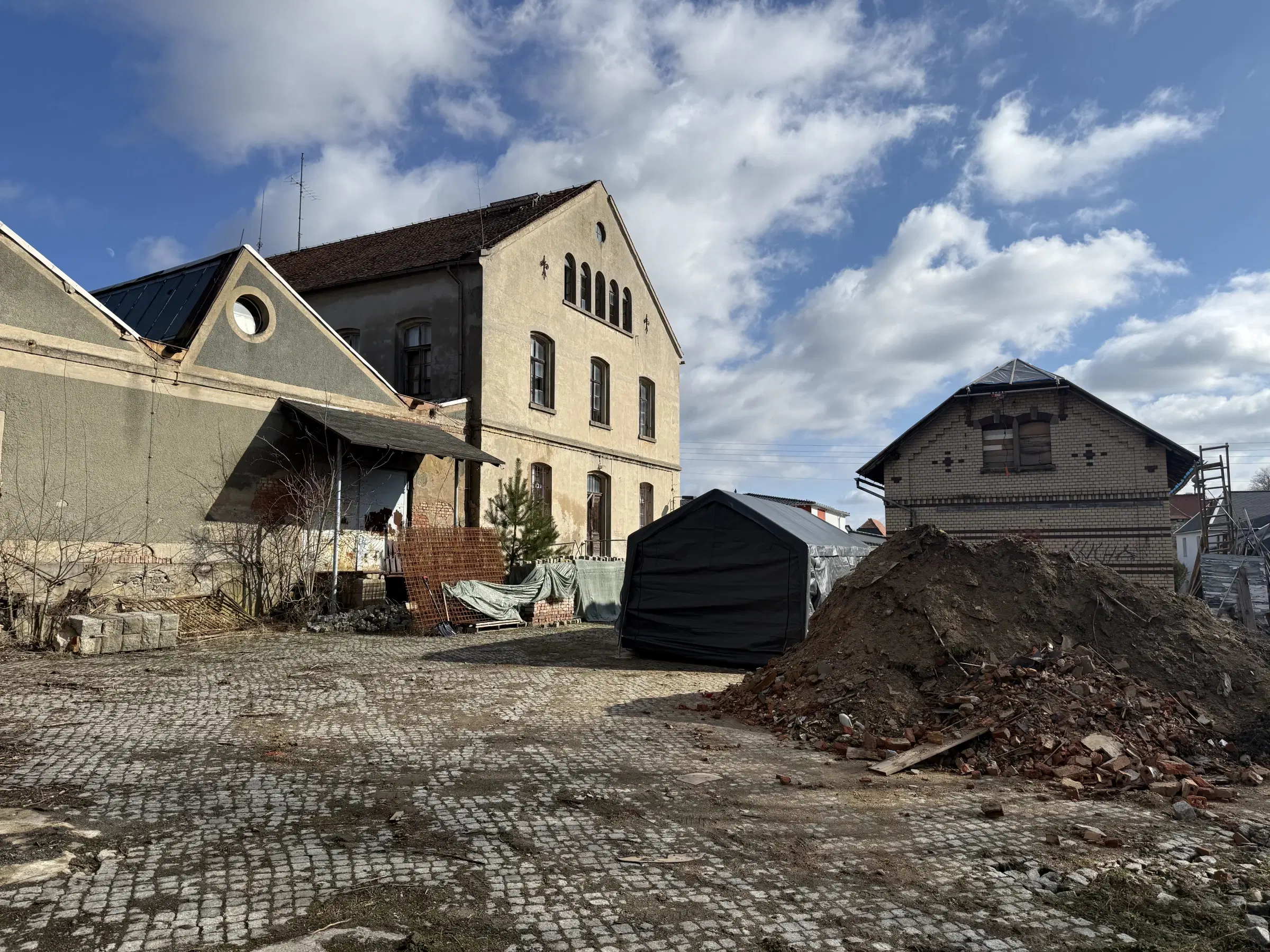 Voormalige textielfabriek op perceel van 5.493 m² - Walddorf- Duitsland