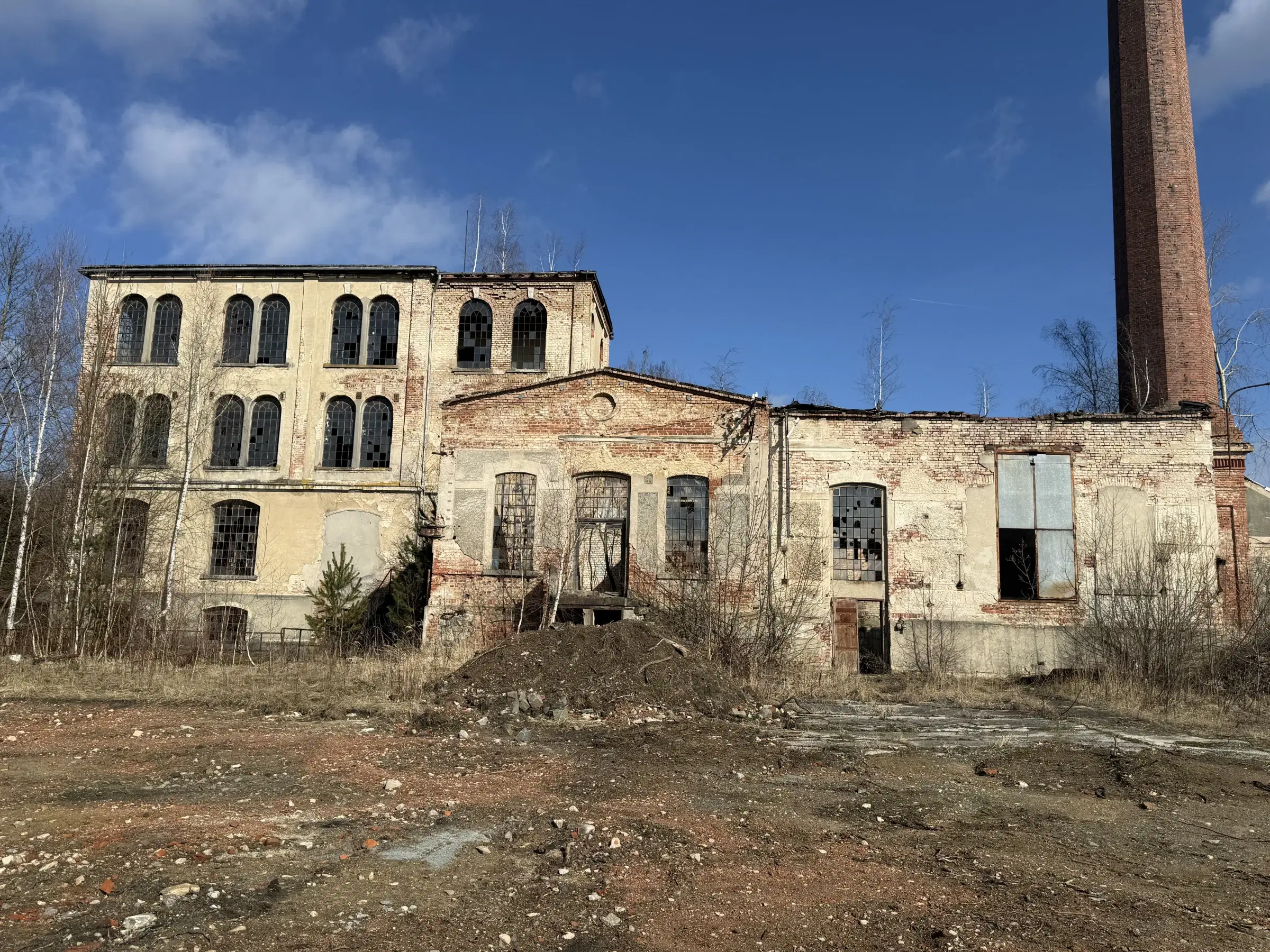 Voormalige textielfabriek op perceel van 5.493 m² - Walddorf- Duitsland