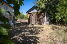 Afgelegen tweelaags huis + 1.502 grond + garage + bijgebouwen aan de rand van Milchina Luka, Regio Vidin - Bulgarije