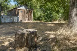 Afgelegen tweelaags huis + 1.502 grond + garage + bijgebouwen aan de rand van Milchina Luka, Regio Vidin - Bulgarije