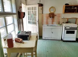 Huis met twee verdiepingen + 660 m² grond in Karan Varbovka - Bulgarije