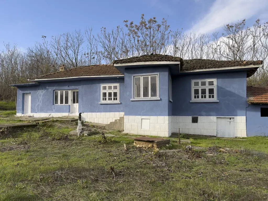 Huis op perceel van 1.900 m² in Slatina, regio Silistra - Bulgarije