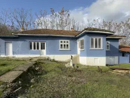Huis op perceel van 1.900 m² in Slatina, regio Silistra - Bulgarije