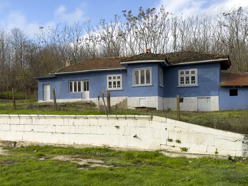 Huis op perceel van 1.900 m² in Slatina, regio Silistra - Bulgarije