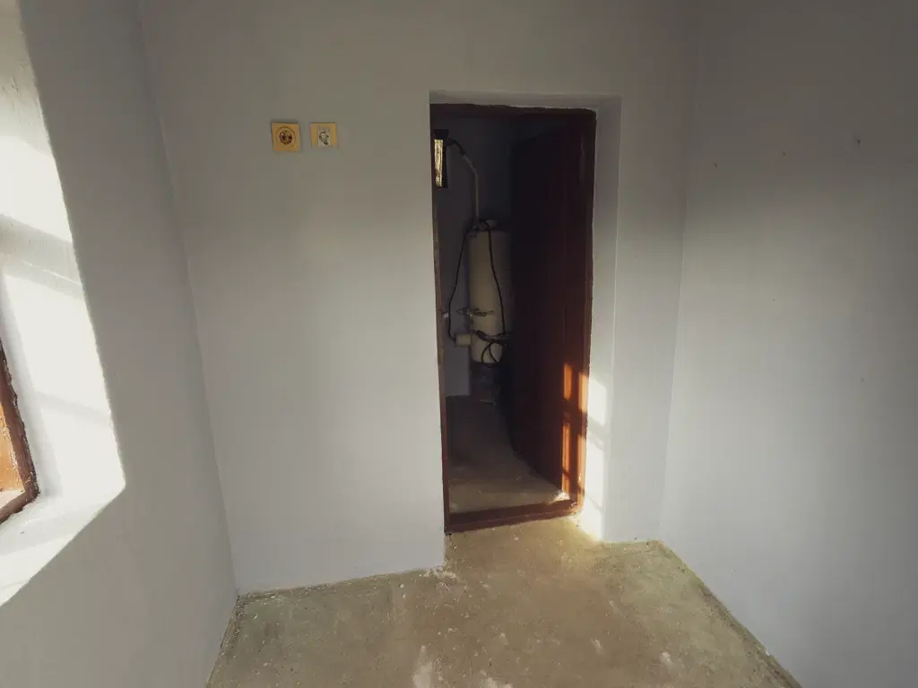 Huis op perceel van 1.900 m² in Slatina, regio Silistra - Bulgarije