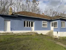 Huis op perceel van 1.900 m² in Slatina, regio Silistra - Bulgarije