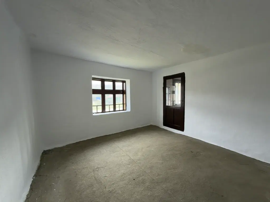 Huis op perceel van 1.900 m² in Slatina, regio Silistra - Bulgarije