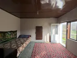 Huis op perceel van 1.900 m² in Slatina, regio Silistra - Bulgarije