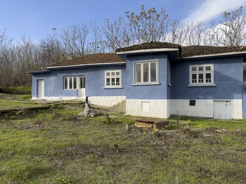 Huis op perceel van 1.900 m² in Slatina, regio Silistra - Bulgarije