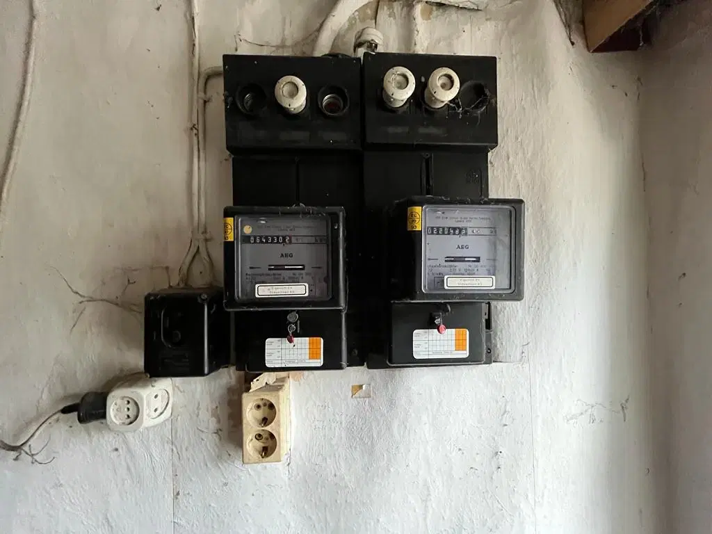 Gebouw met aangrenzend bosgebied in Schönheide - Duitsland