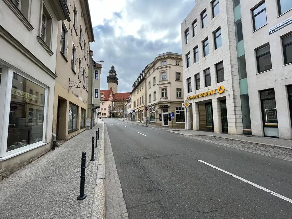 Vrijstaand object met 2 voormalige woningen en een schuur in Zeitz - Duitsland