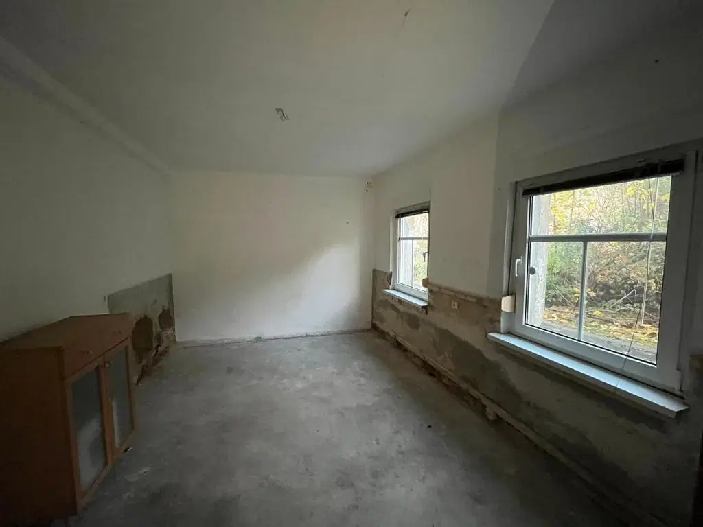 Vrijstaand object met 2 voormalige woningen en een schuur in Zeitz - Duitsland