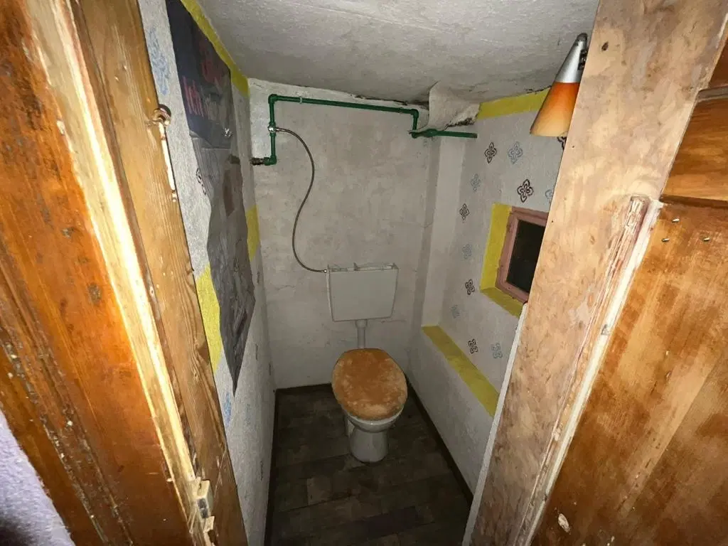 Vrijstaand object met 2 voormalige woningen en een schuur in Zeitz - Duitsland