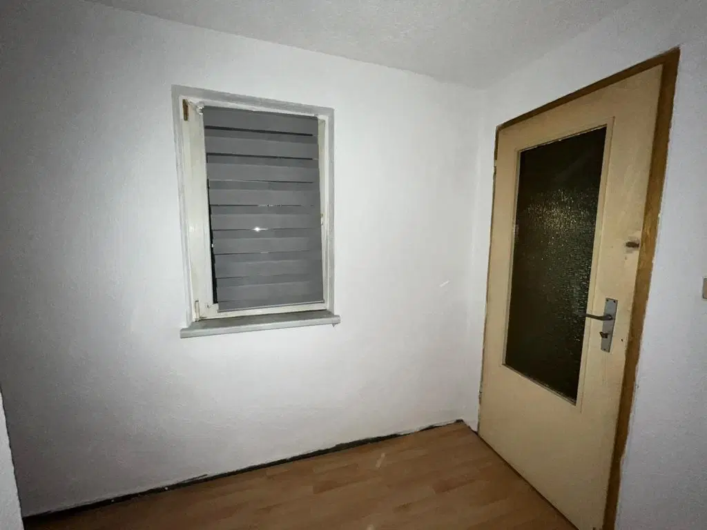 Vrijstaand object met 2 voormalige woningen en een schuur in Zeitz - Duitsland