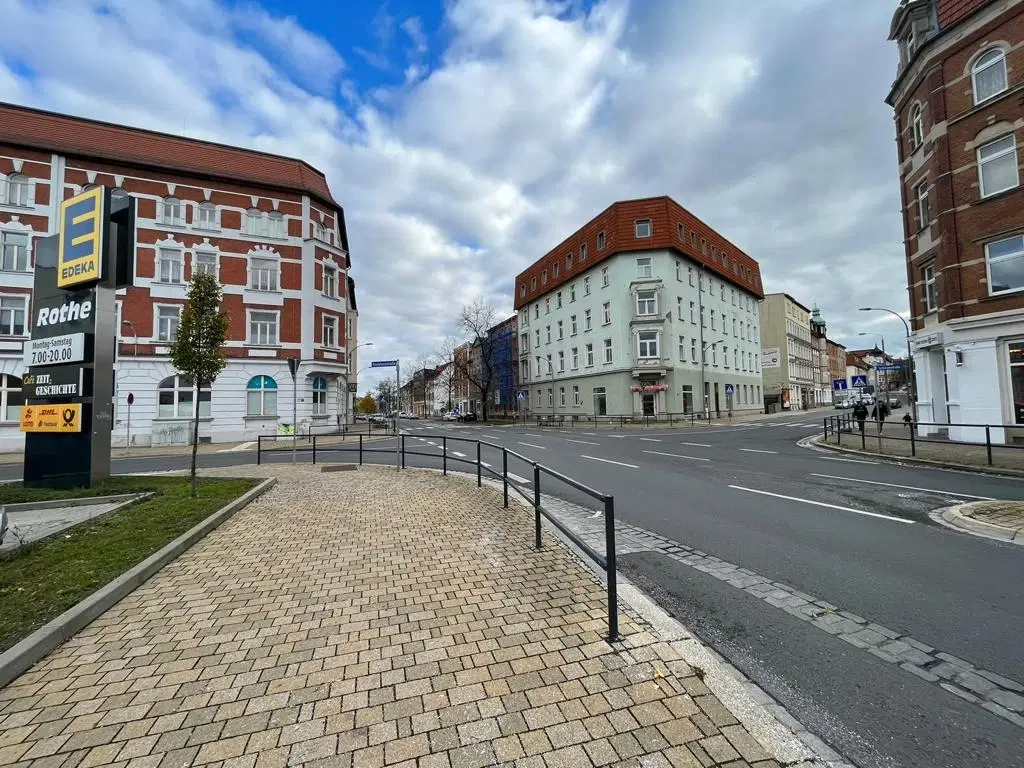 Vrijstaand object met 2 voormalige woningen en een schuur in Zeitz - Duitsland