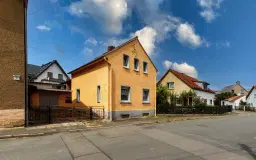 Vrijstaande woning met garage en bijgebouwen in Crossen an der Elster - Duitsland