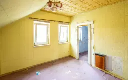 Vrijstaande woning met garage en bijgebouwen in Crossen an der Elster - Duitsland