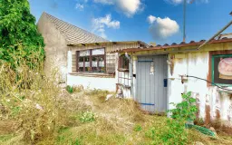 Vrijstaande woning met garage en bijgebouwen in Crossen an der Elster - Duitsland