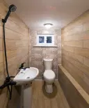 Woning met 2 verdiepingen, bijgebouwen en 2.500 m2 grond in Ostrov-upon-Danube - Bulgarije