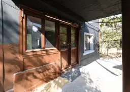 Woning met 2 verdiepingen, bijgebouwen en 2.500 m2 grond in Ostrov-upon-Danube - Bulgarije