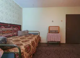 Woning met 2 verdiepingen, bijgebouwen en 2.500 m2 grond in Ostrov-upon-Danube - Bulgarije