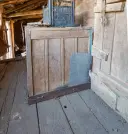 Woning met 2 verdiepingen, bijgebouwen en 2.500 m2 grond in Ostrov-upon-Danube - Bulgarije