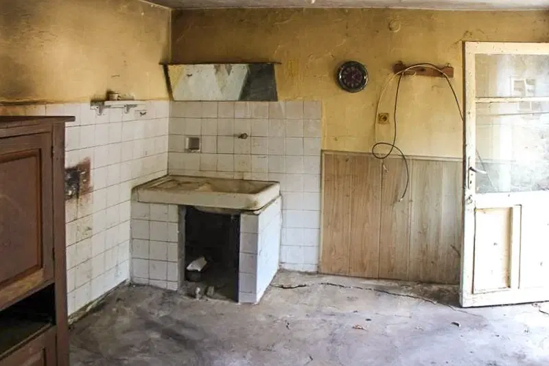 Huis met bijgebouw en schuren in Karamanovo (Ruse) - Bulgarije