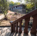 Woning met 2 verdiepingen, bijgebouwen en 2.500 m2 grond in Ostrov-upon-Danube - Bulgarije