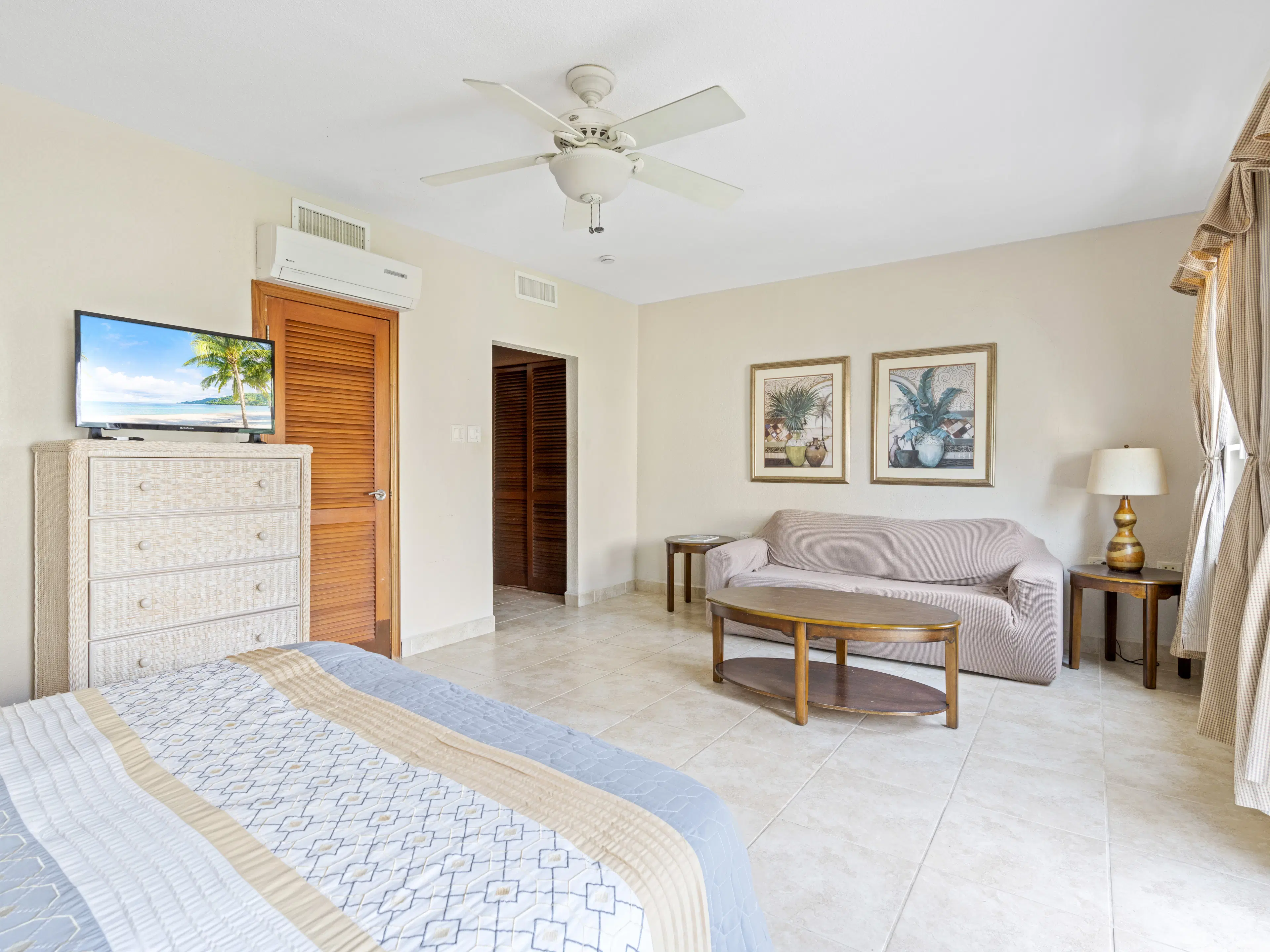 Appartement (A-16) gelegen in Tower Building van Rainbow Beach Club te Sint Maarten