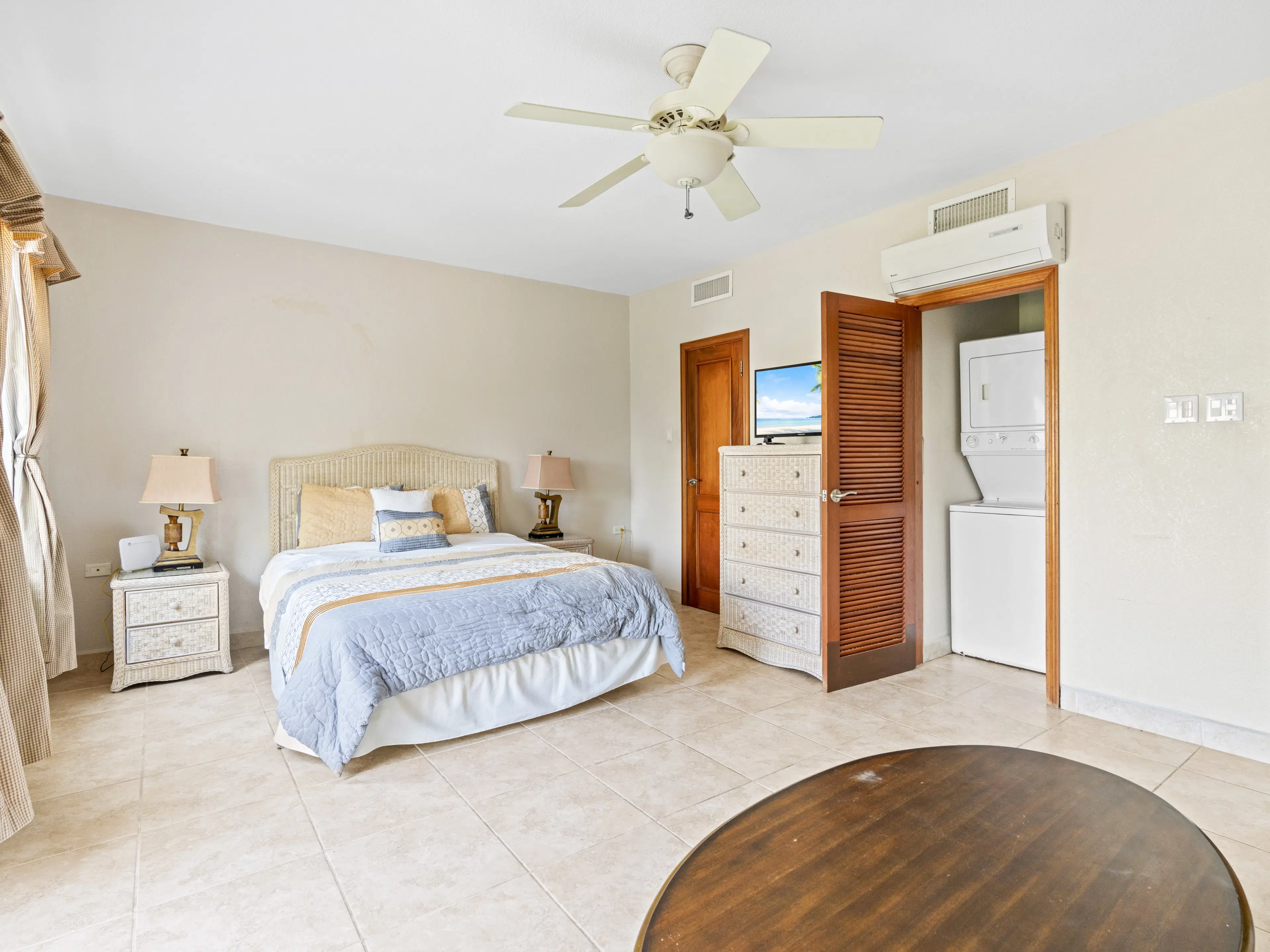 Appartement (A-16) gelegen in Tower Building van Rainbow Beach Club te Sint Maarten