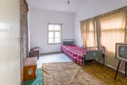 Huis met 1.578 m2 grond en bijgebouw in Belotintsi (Montana) - Bulgarije
