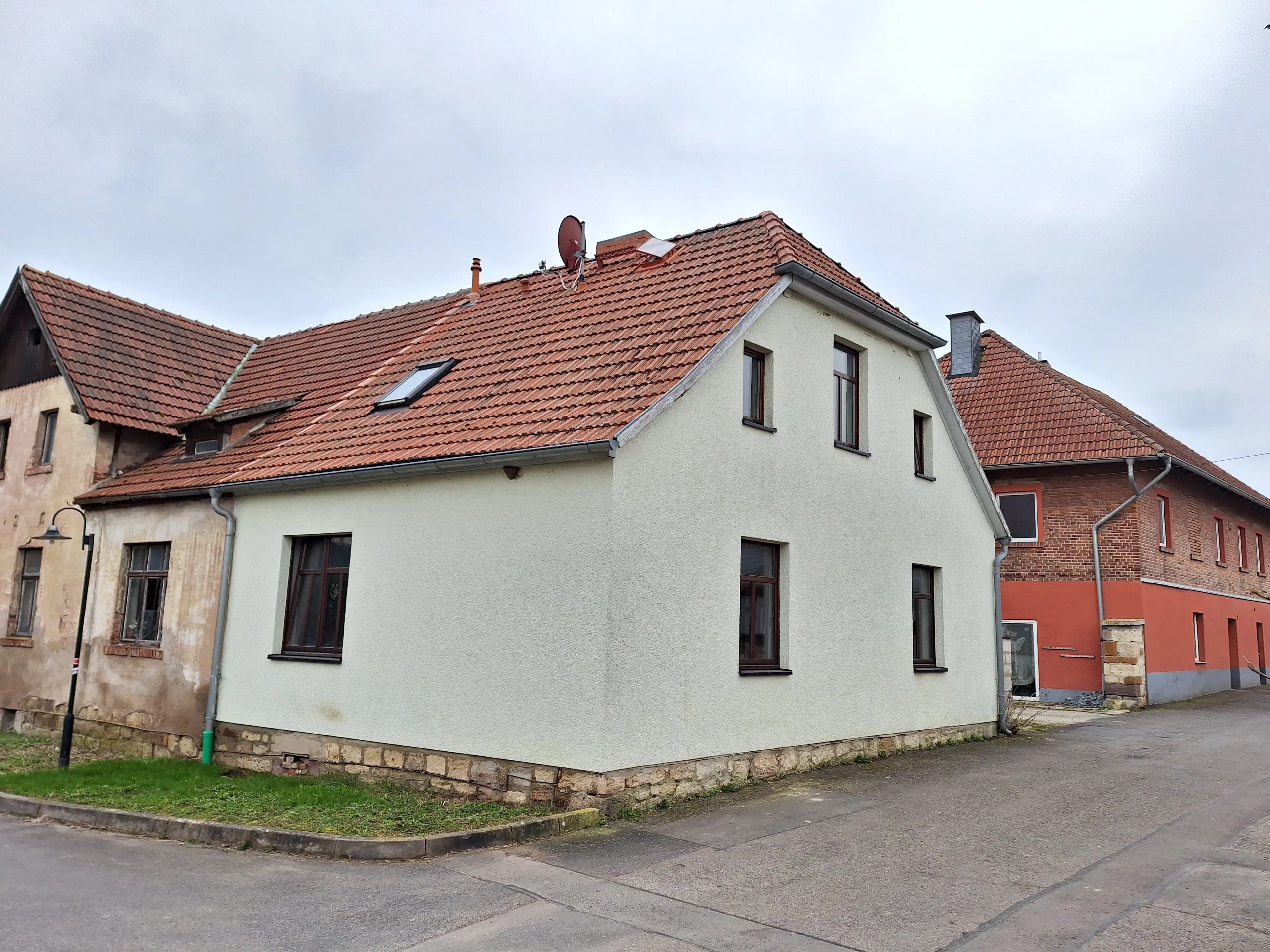 Huis met grond en schuur in Hohenebra - Duitsland