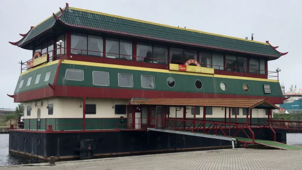 Voormalig restaurantschip ‘North Palace’ te Den Helder