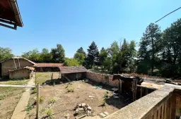 Huis met grond en bijgebouwen in Gorna Studena - Bulgarije