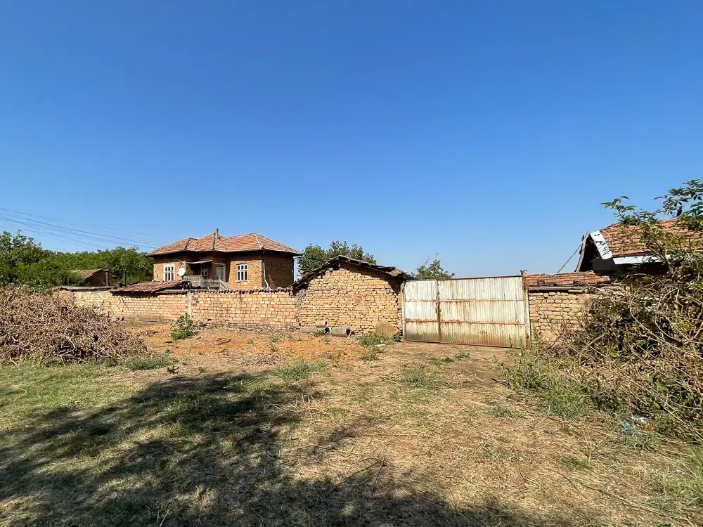 Huis met grond en bijgebouwen in Gorna Studena - Bulgarije