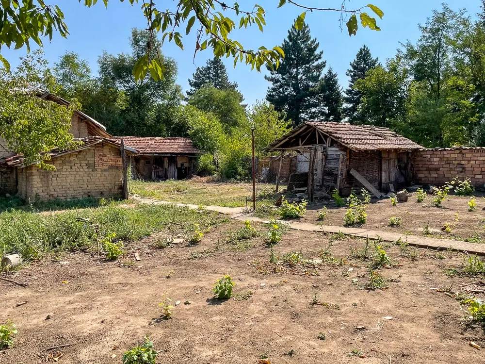 Huis met grond en bijgebouwen in Gorna Studena - Bulgarije