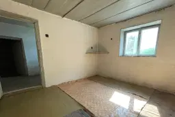 Huis met grond en bijgebouwen in Gorna Studena - Bulgarije