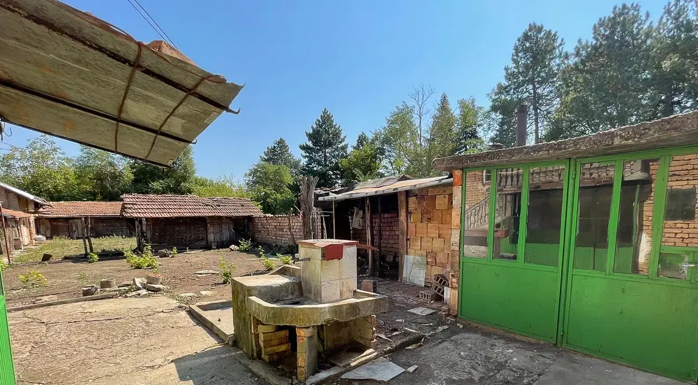 Huis met grond en bijgebouwen in Gorna Studena - Bulgarije