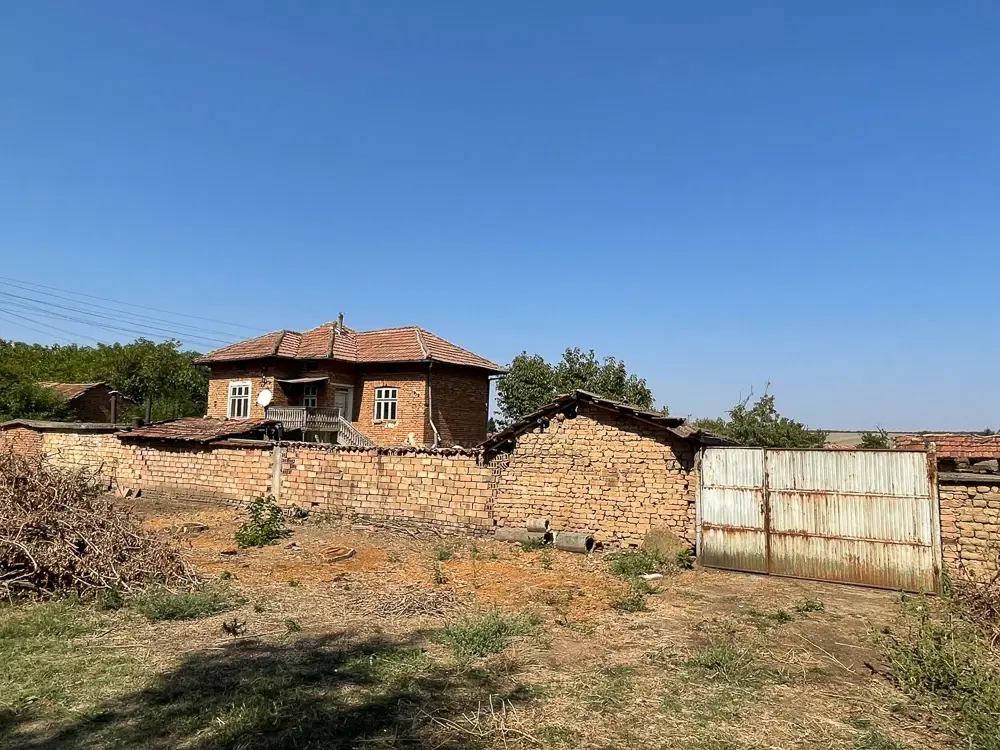 Huis met grond en bijgebouwen in Gorna Studena - Bulgarije