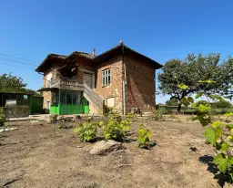 Huis met grond en bijgebouwen in Gorna Studena - Bulgarije