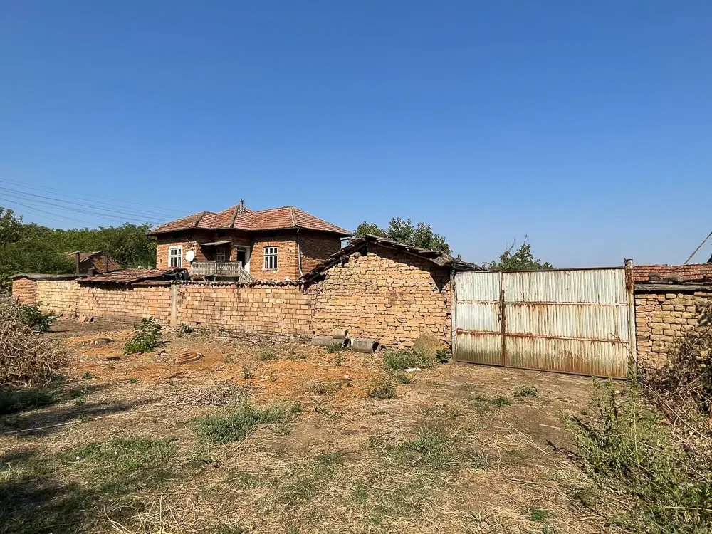 Huis met grond en bijgebouwen in Gorna Studena - Bulgarije