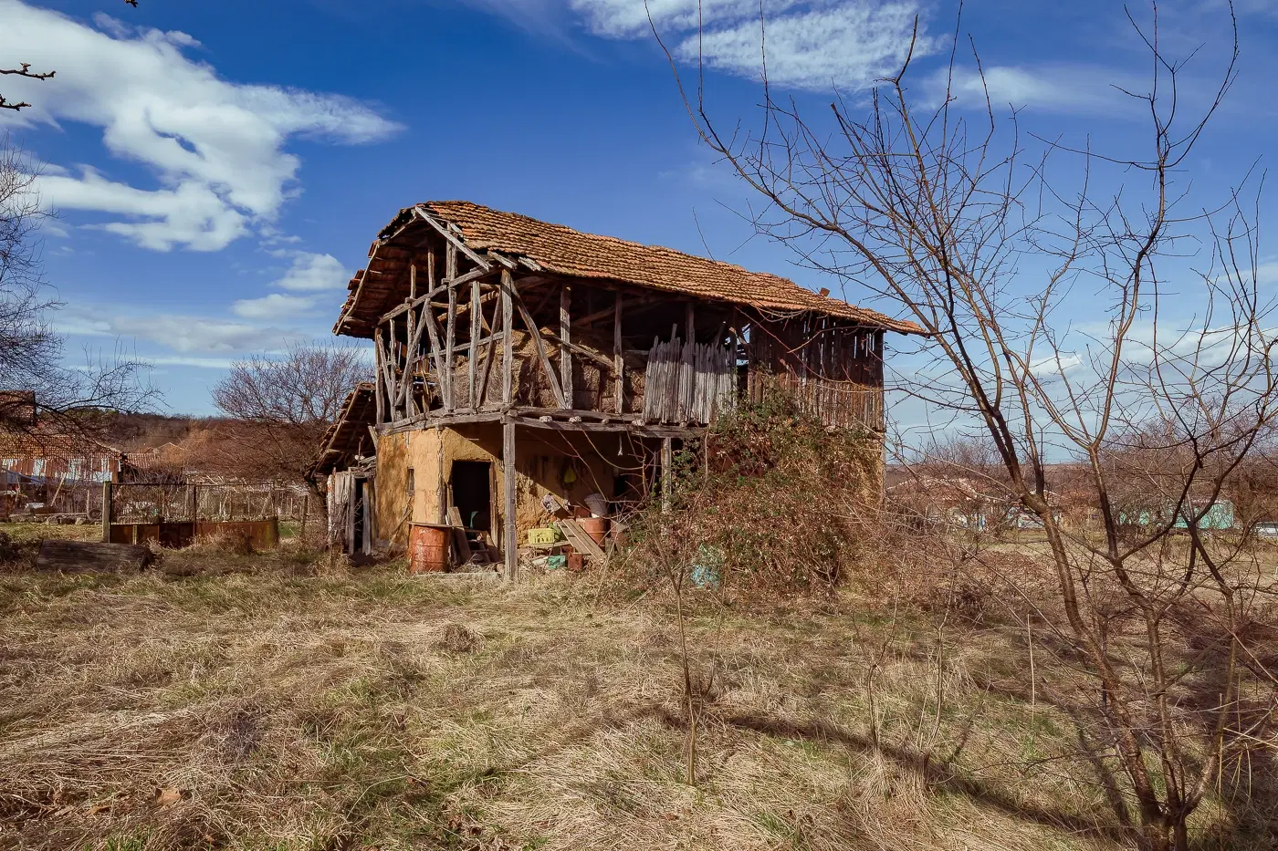 Huis met grond en bijgebouw in Belotintsi - Bulgarije